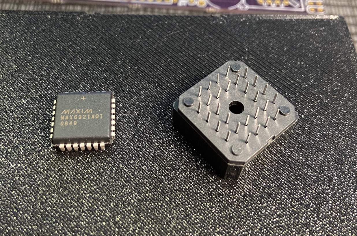 MAX6921 and Socket, weird to have a picture of a chip we are not even using